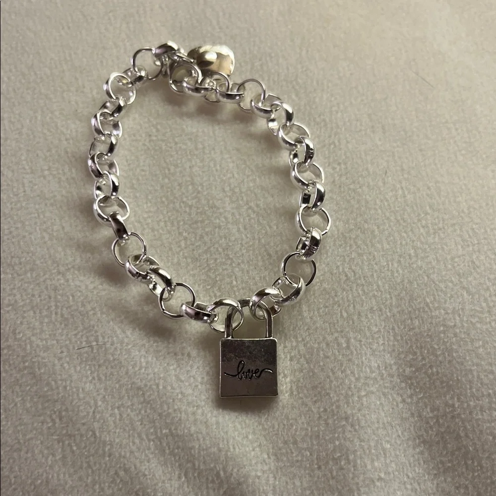 Love 💕 fashion Silver Love Charm Bracelet NWOT - Picture 3 of 6